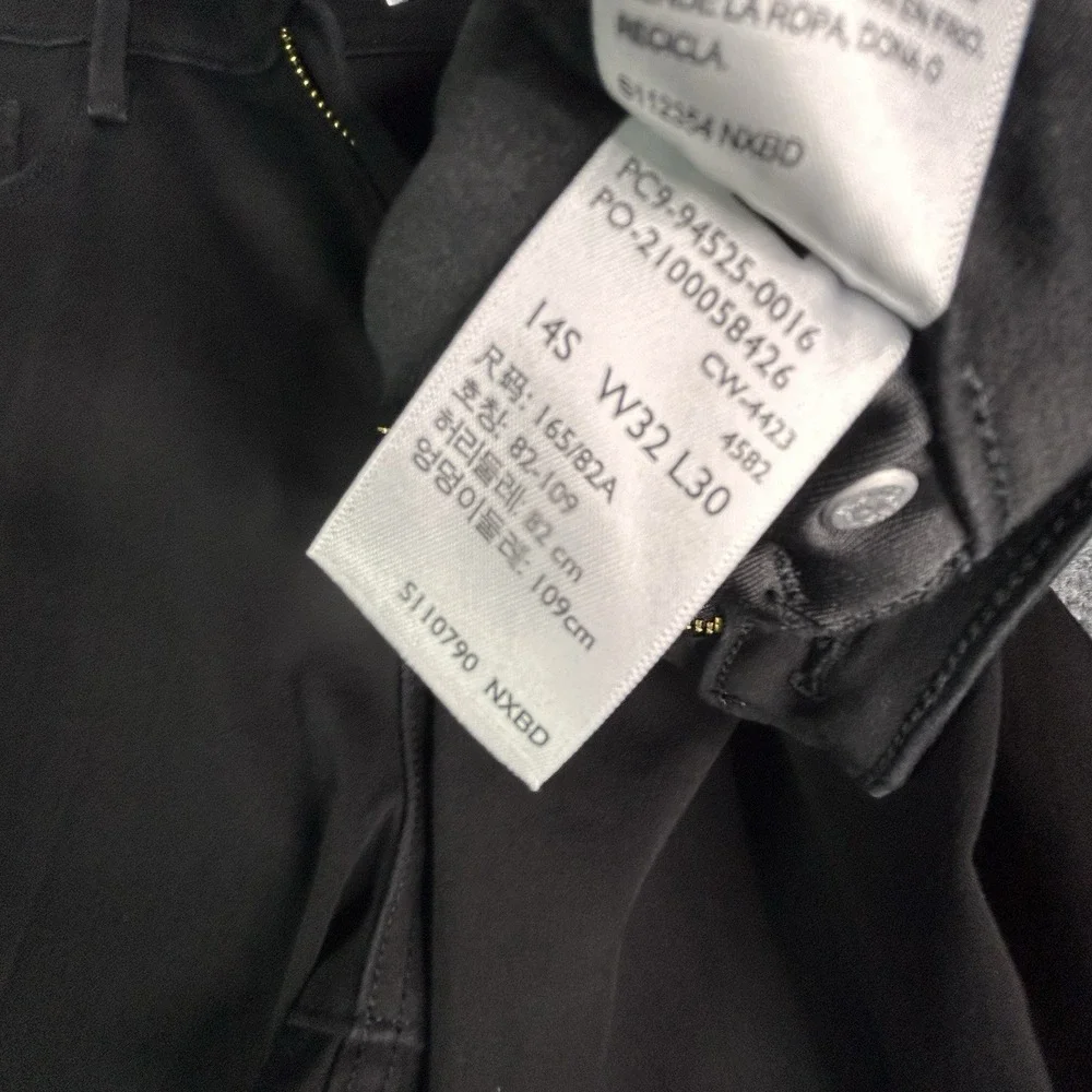 Signature Levi Strauss Jeans‎ Totally Shaping Straight Size 14s Black